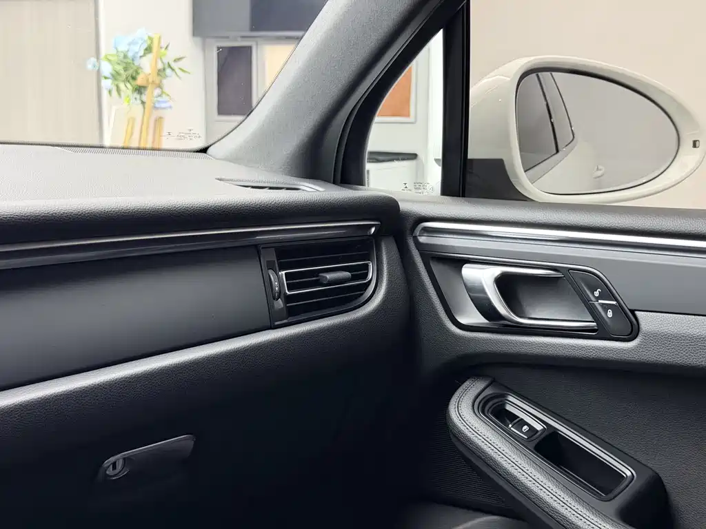 Porsche Macan — миниатюра 23