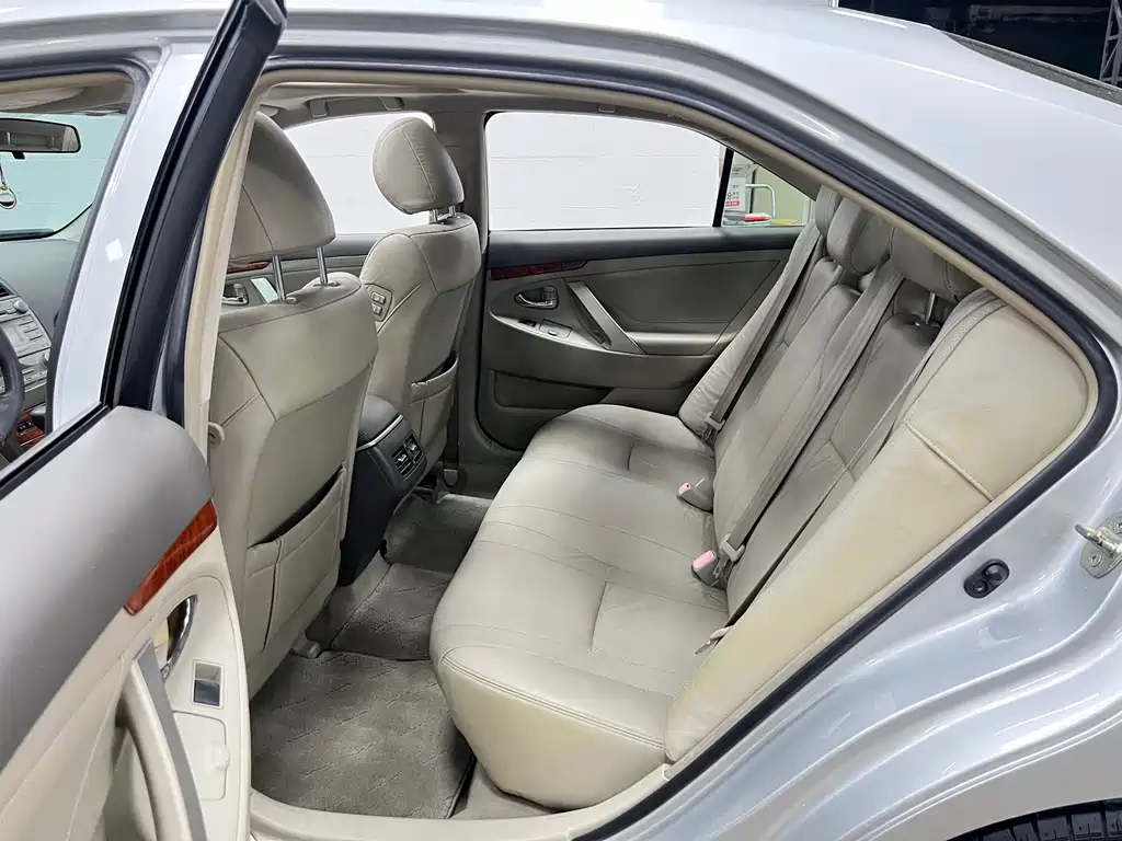 Toyota Camry — миниатюра 7