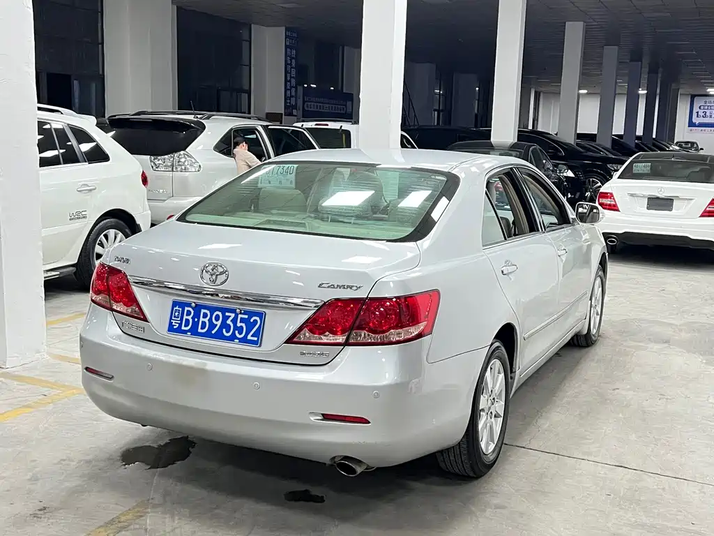 Toyota Camry — миниатюра 5