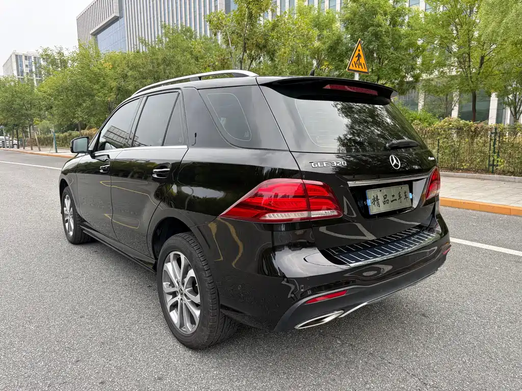 Mercedes-Benz GLE (Import) — миниатюра 6