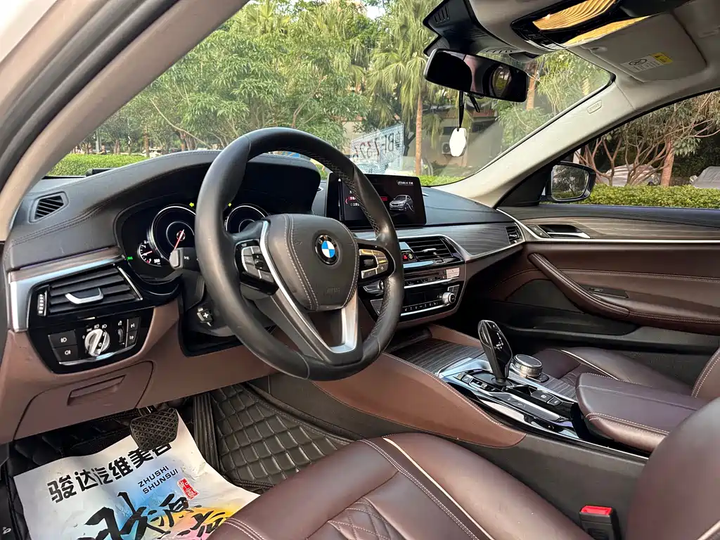 BMW 5 Series New Energy — миниатюра 12