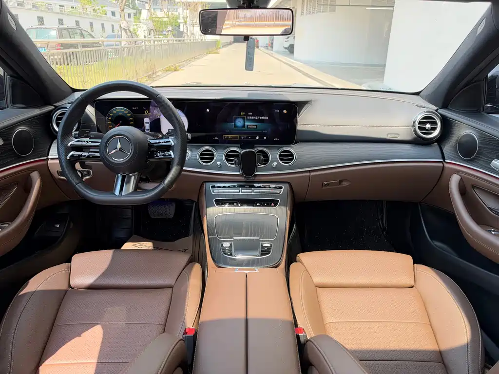 Mercedes-Benz E-Class — миниатюра 8