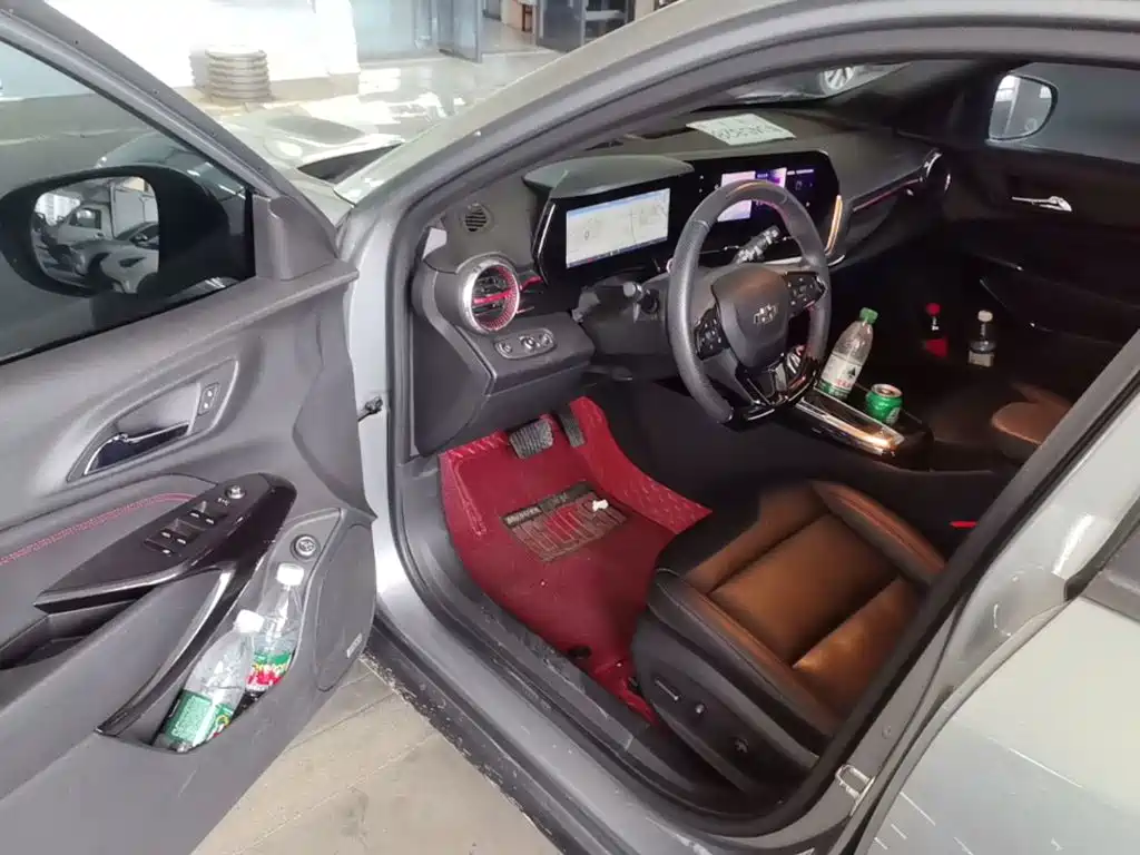 Chevrolet Seeker — миниатюра 16