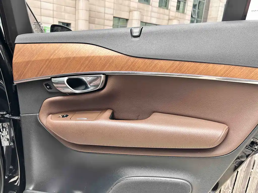 Volvo XC90 — миниатюра 12