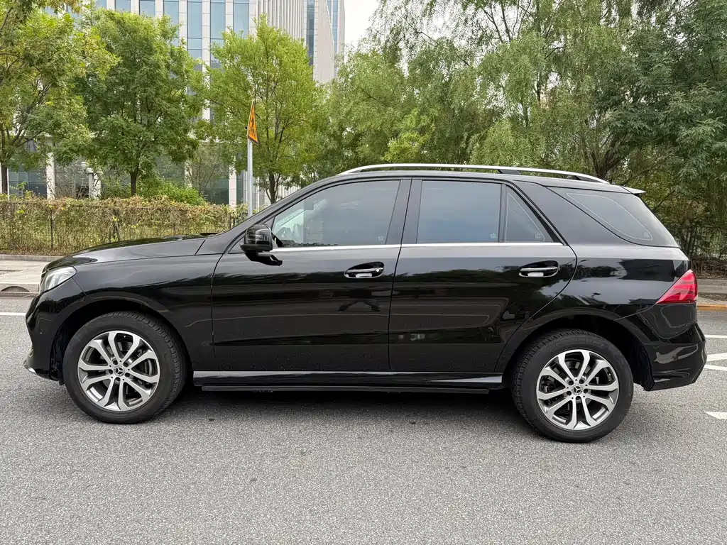 Mercedes-Benz GLE (Import) — миниатюра 5