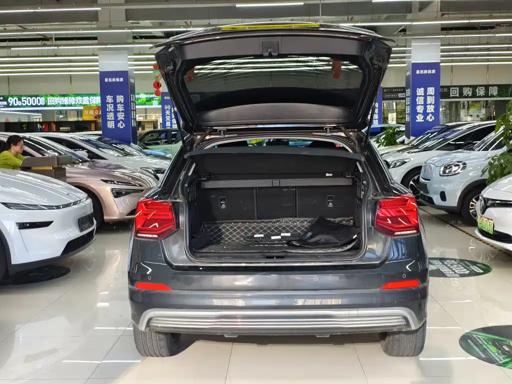 Audi Q2L e-tron 2019 Q2L e-tron Smart