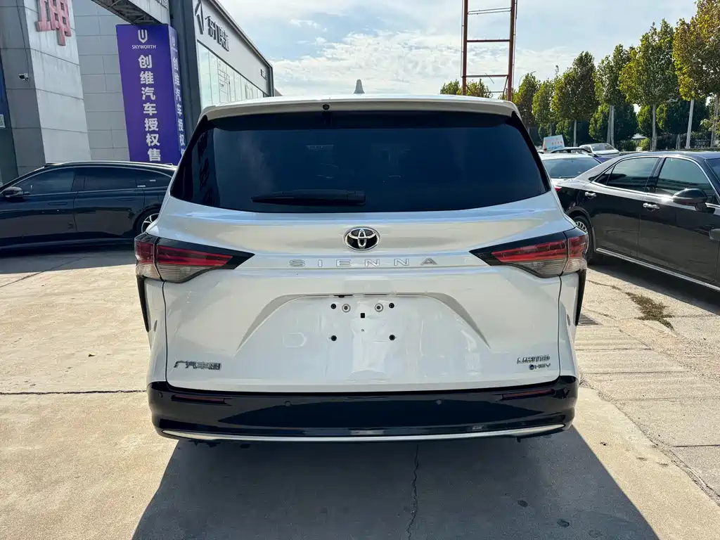 Toyota Sienna — миниатюра 13