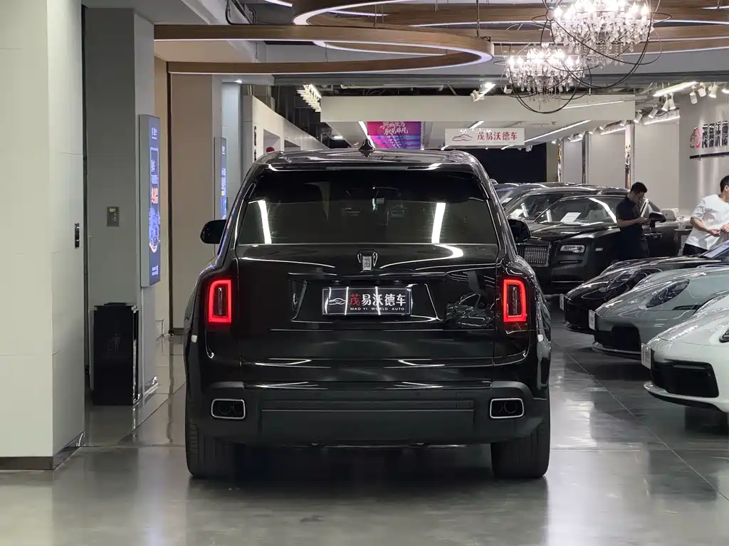 Rolls-Royce Cullinan 2024 мест