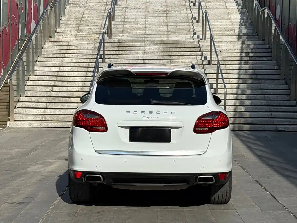 Porsche Cayenne — миниатюра 5