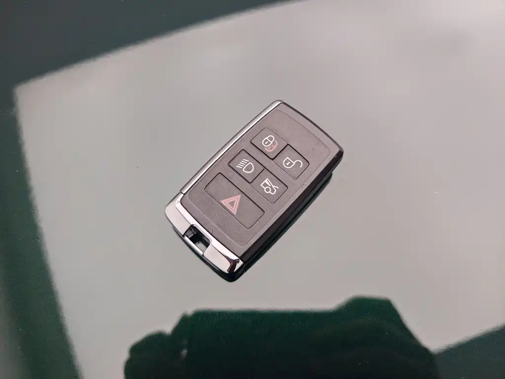 Jaguar XEL — миниатюра 20