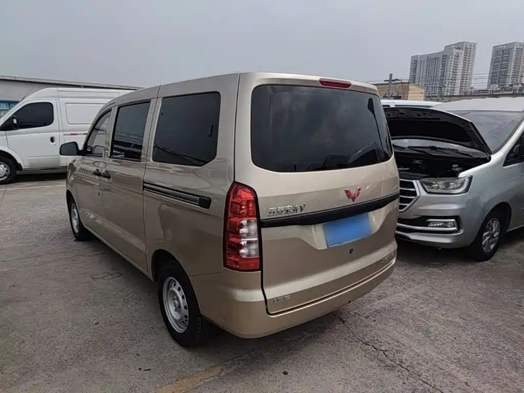 Wuling Hongguang V — миниатюра 5