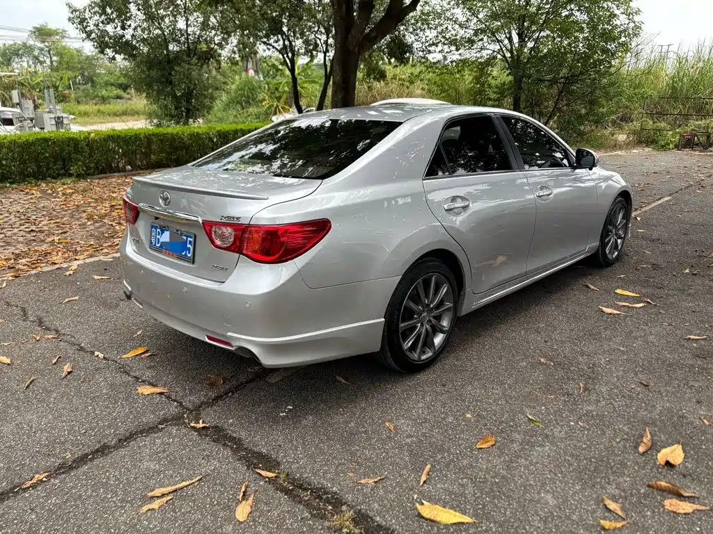Toyota Reiz — миниатюра 10