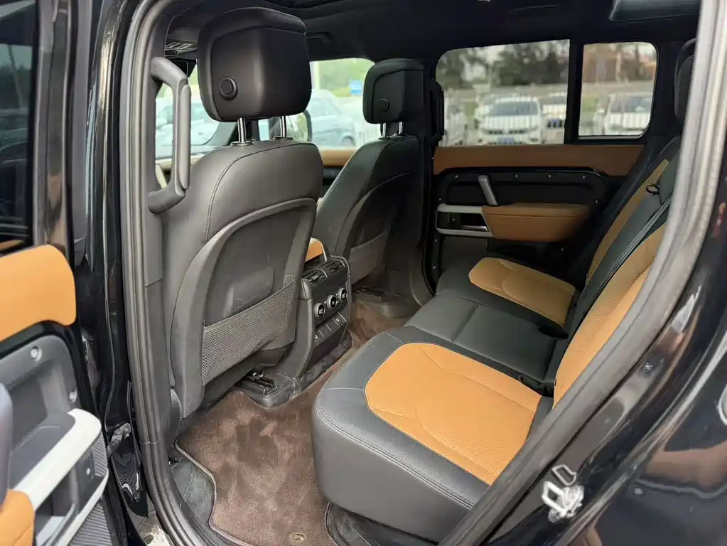 Land Rover Defender — миниатюра 7