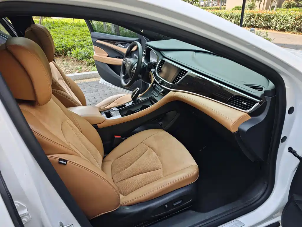Buick LaCrosse — миниатюра 10