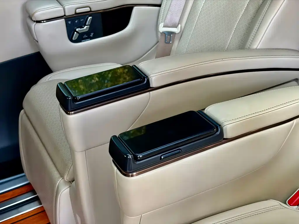 Toyota Alphard — миниатюра 15