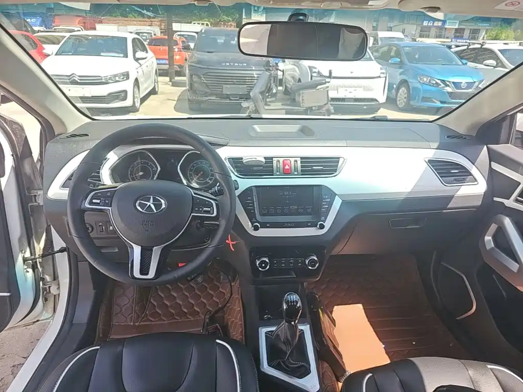 JAC S2 2015 1.5L MT Luxury
