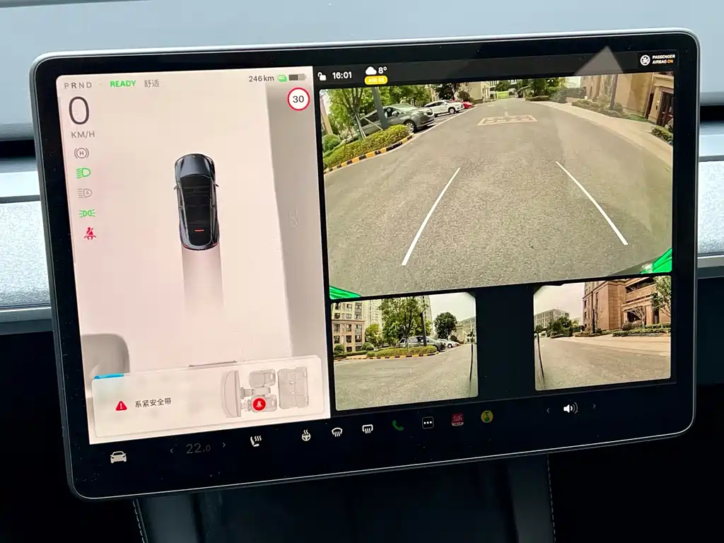 Tesla Model Y — миниатюра 9