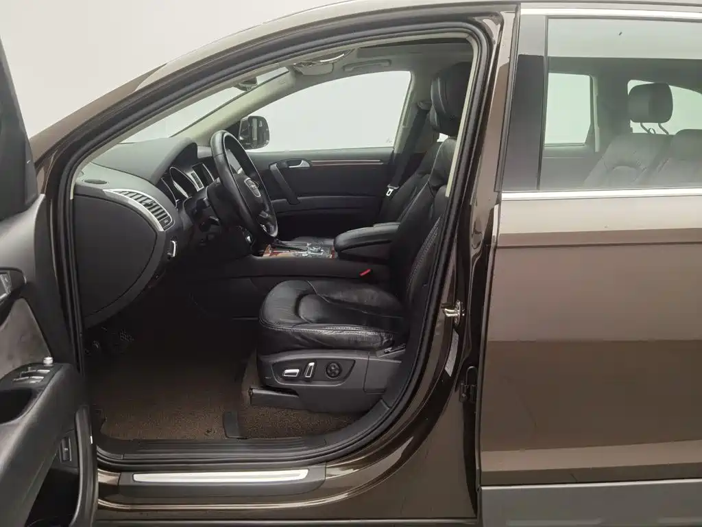 Audi Q7 — миниатюра 10