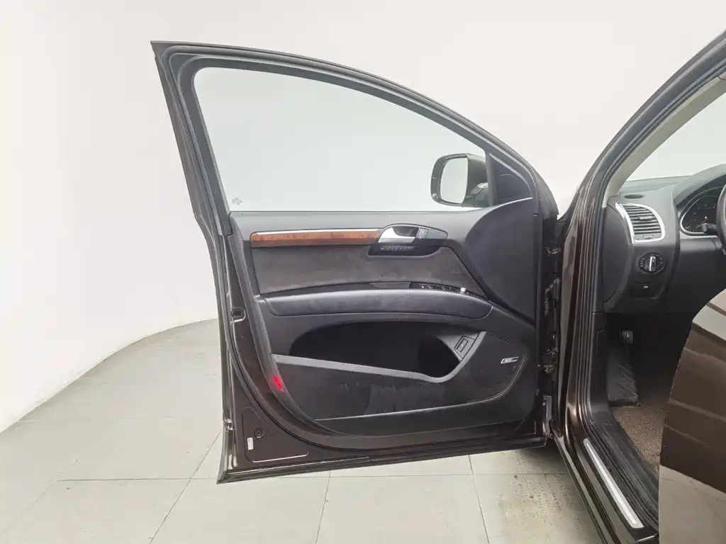 Audi Q7 — миниатюра 8