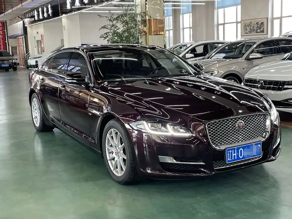 JAGUAR XJ