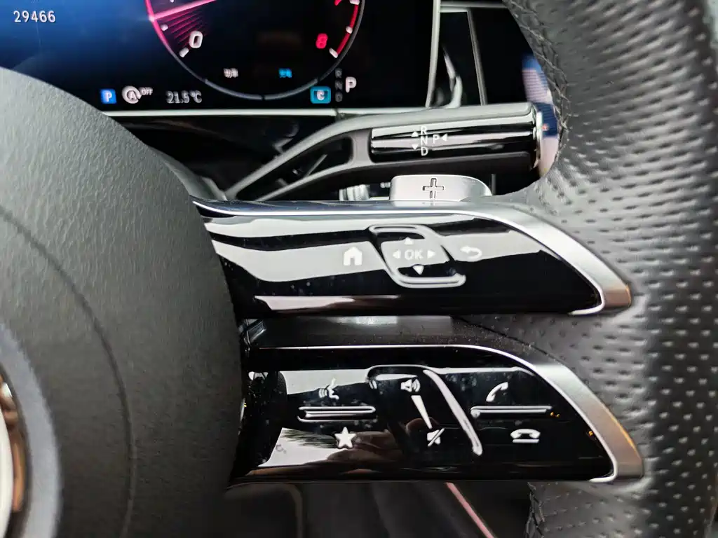 Mercedes-Benz E-Class — миниатюра 12