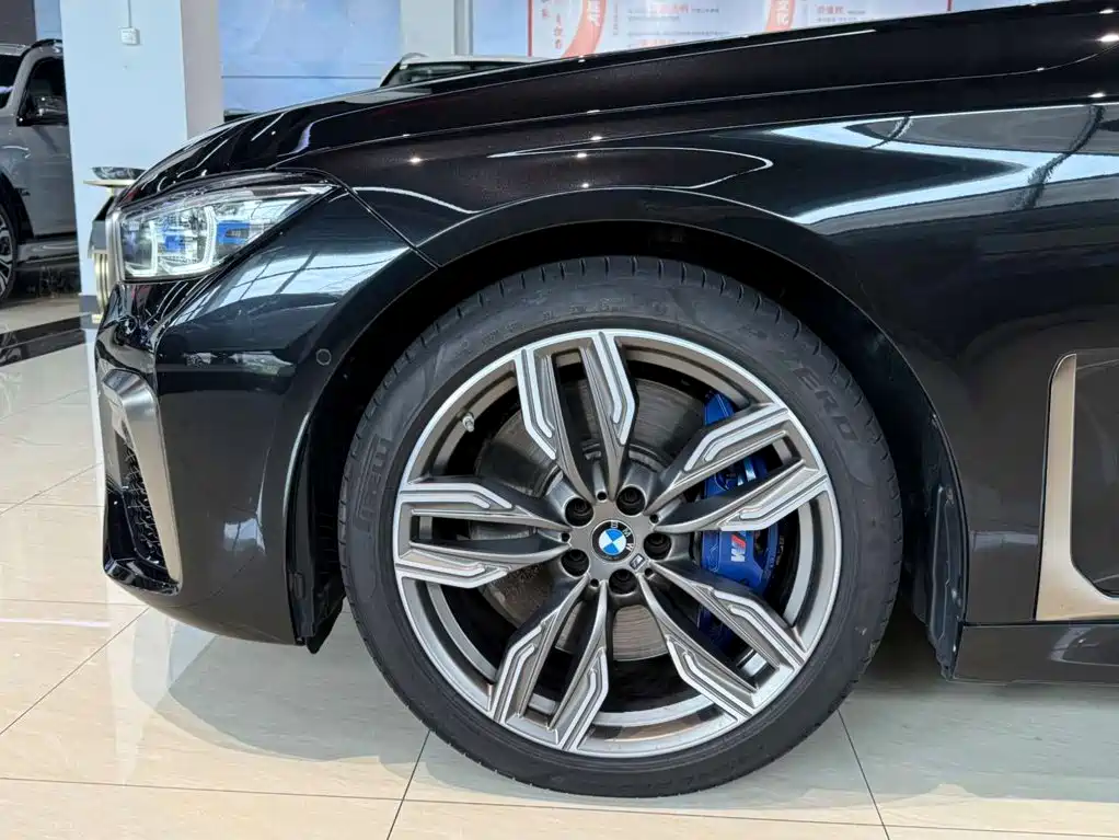 BMW 7 Series — миниатюра 9