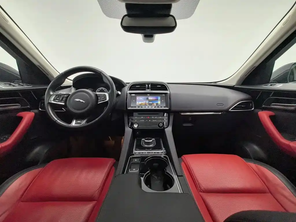 Jaguar F-PACE — миниатюра 5