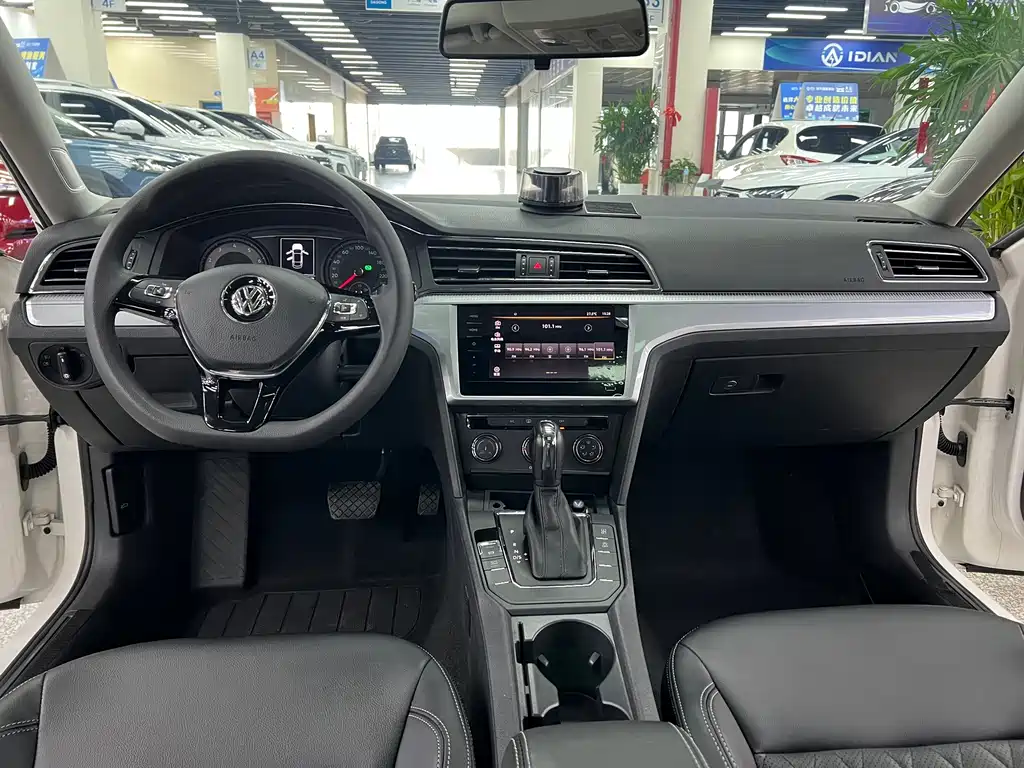 Volkswagen Lamando — миниатюра 5
