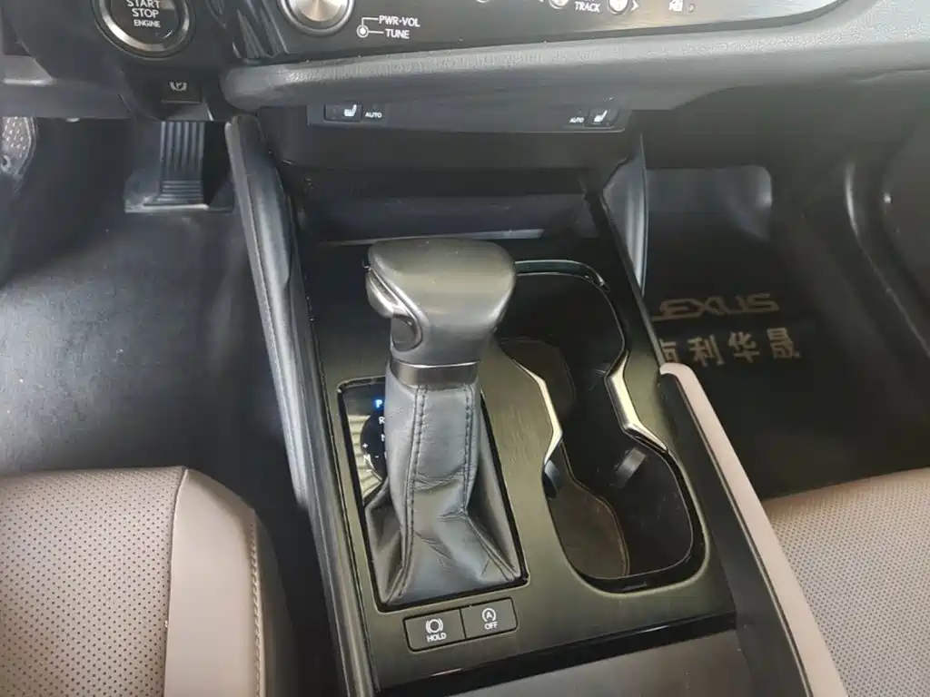 Lexus ES — миниатюра 14