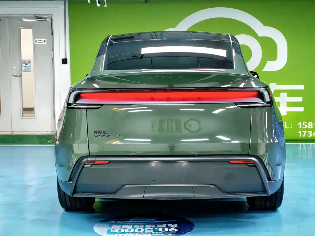 Tesla Model Y — миниатюра 19