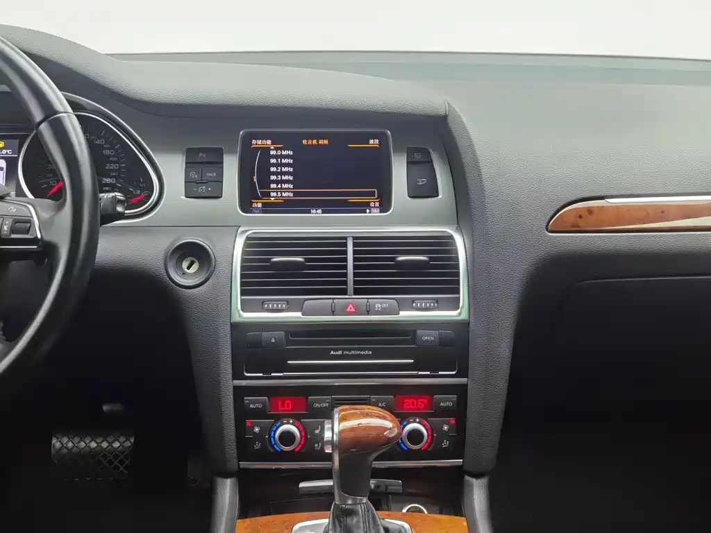 Audi Q7 — миниатюра 12
