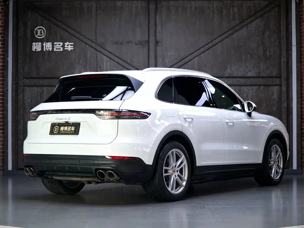 Porsche Cayenne — миниатюра 23