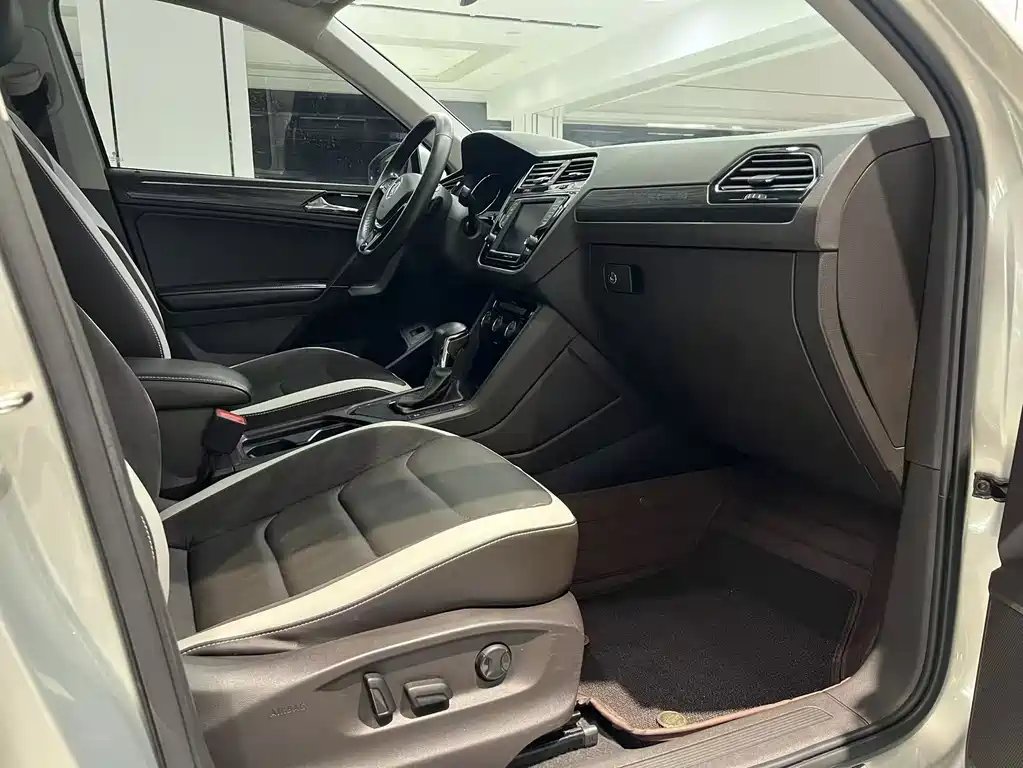 Volkswagen Tiguan L — миниатюра 8