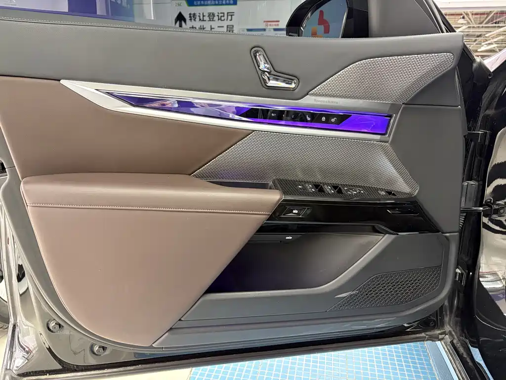 BMW i7 — миниатюра 7