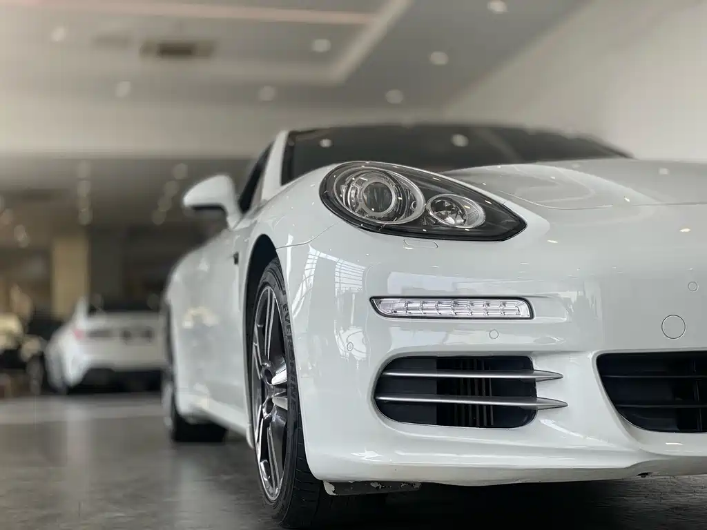 Porsche Panamera 2013 Panamera Platinum Edition 3.6L