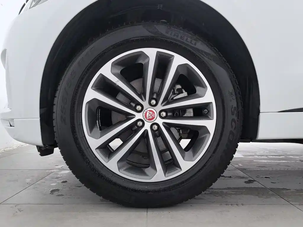 Jaguar F-PACE — миниатюра 17