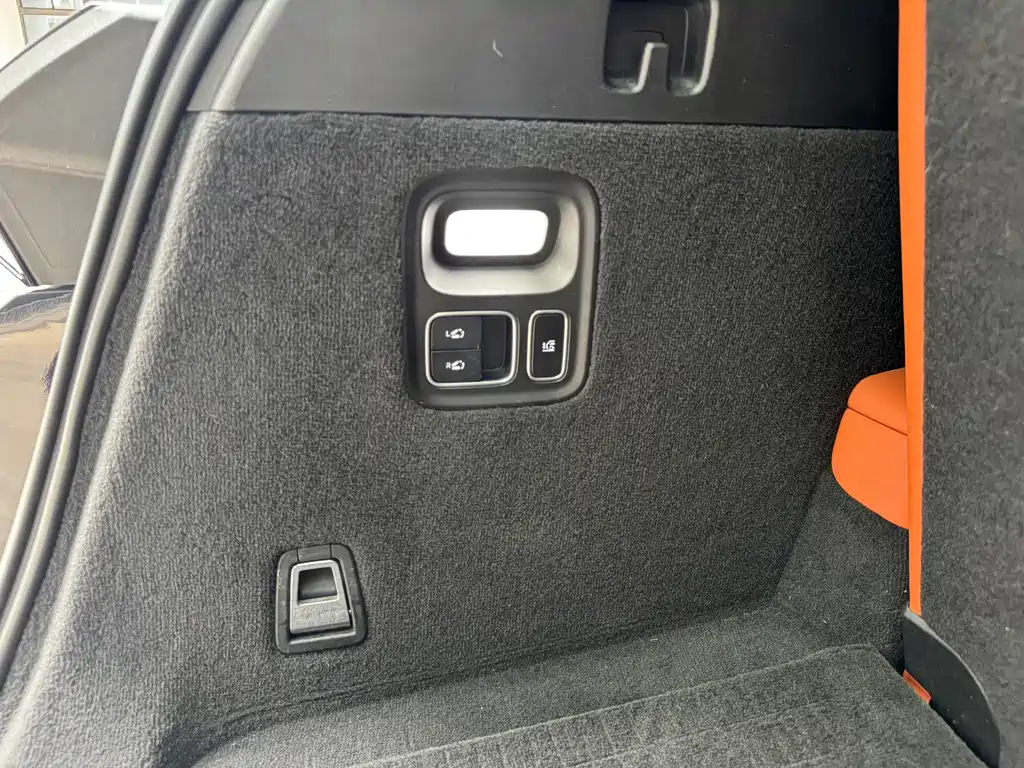 Li Auto Li L8 — миниатюра 20