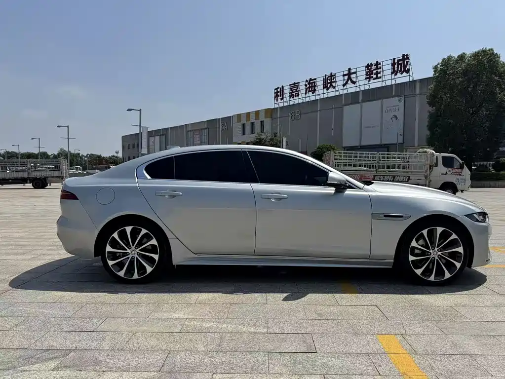 Jaguar XEL — миниатюра 8