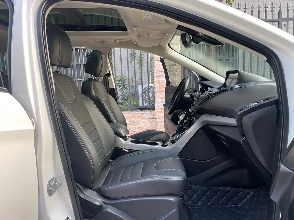 Ford Kuga — миниатюра 8