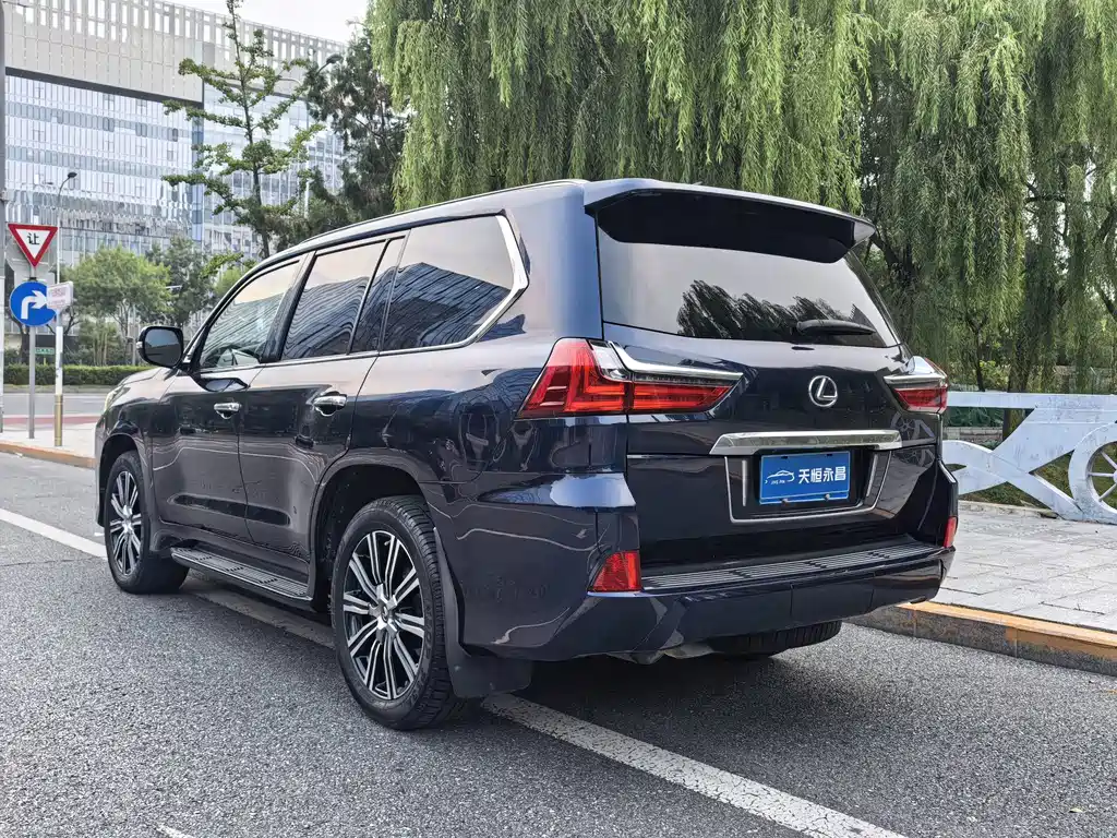 Lexus LX — миниатюра 7
