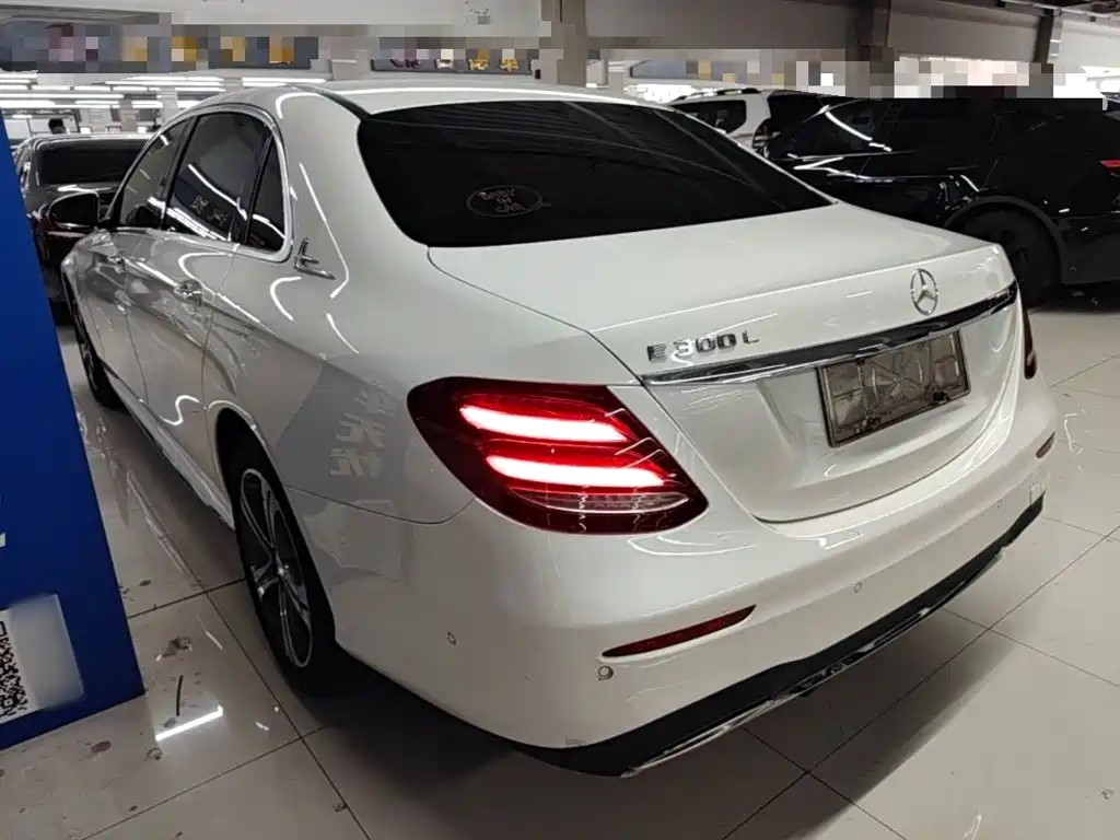 Mercedes-Benz E-Class — миниатюра 5