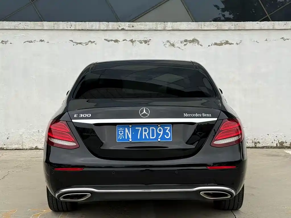 Mercedes-Benz E-Class — миниатюра 5