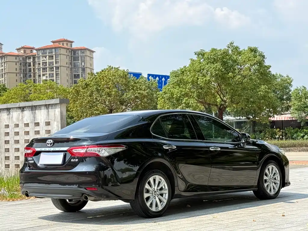 Toyota Camry — миниатюра 7
