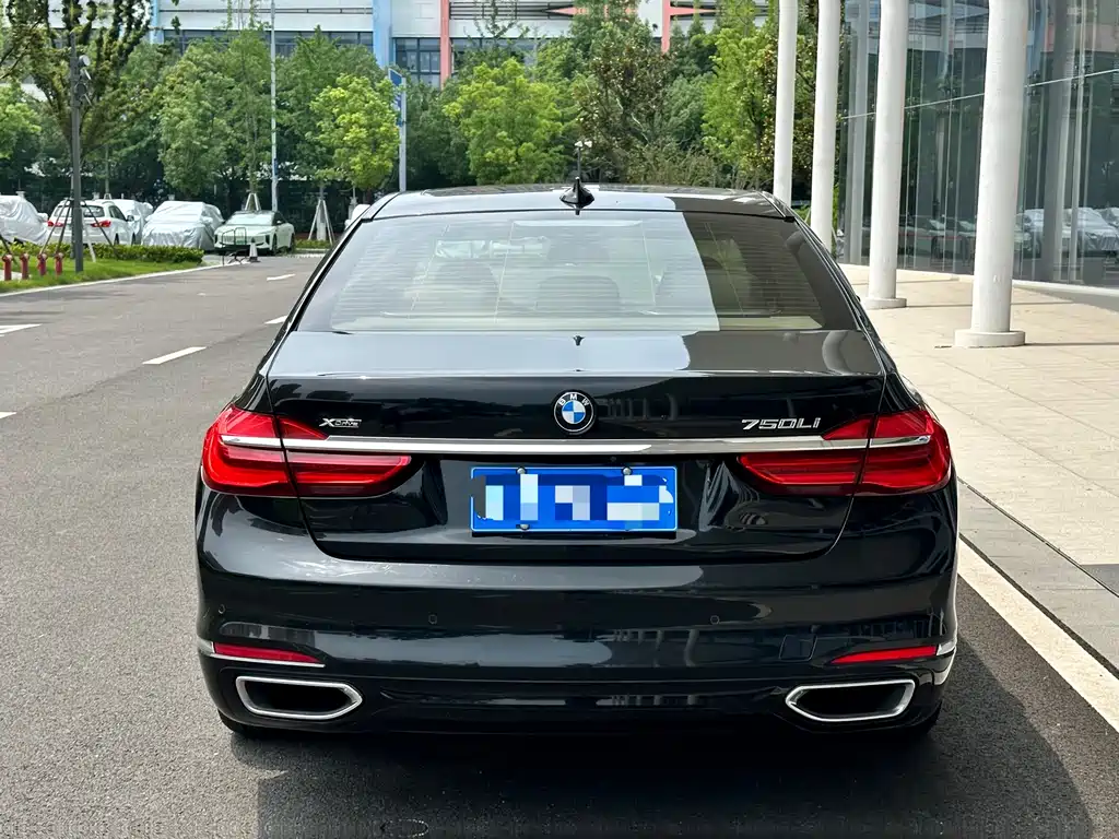 BMW 7 Series 7 2016 750Li xDrive мест
