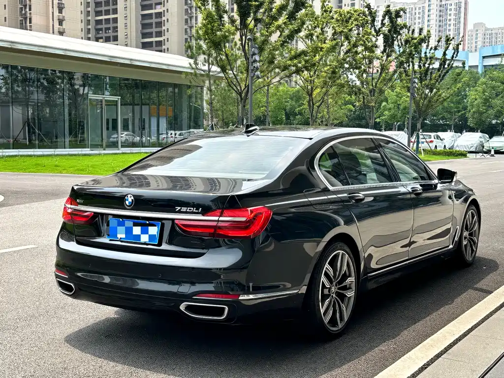 BMW 7 Series 7 2016 750Li xDrive мест