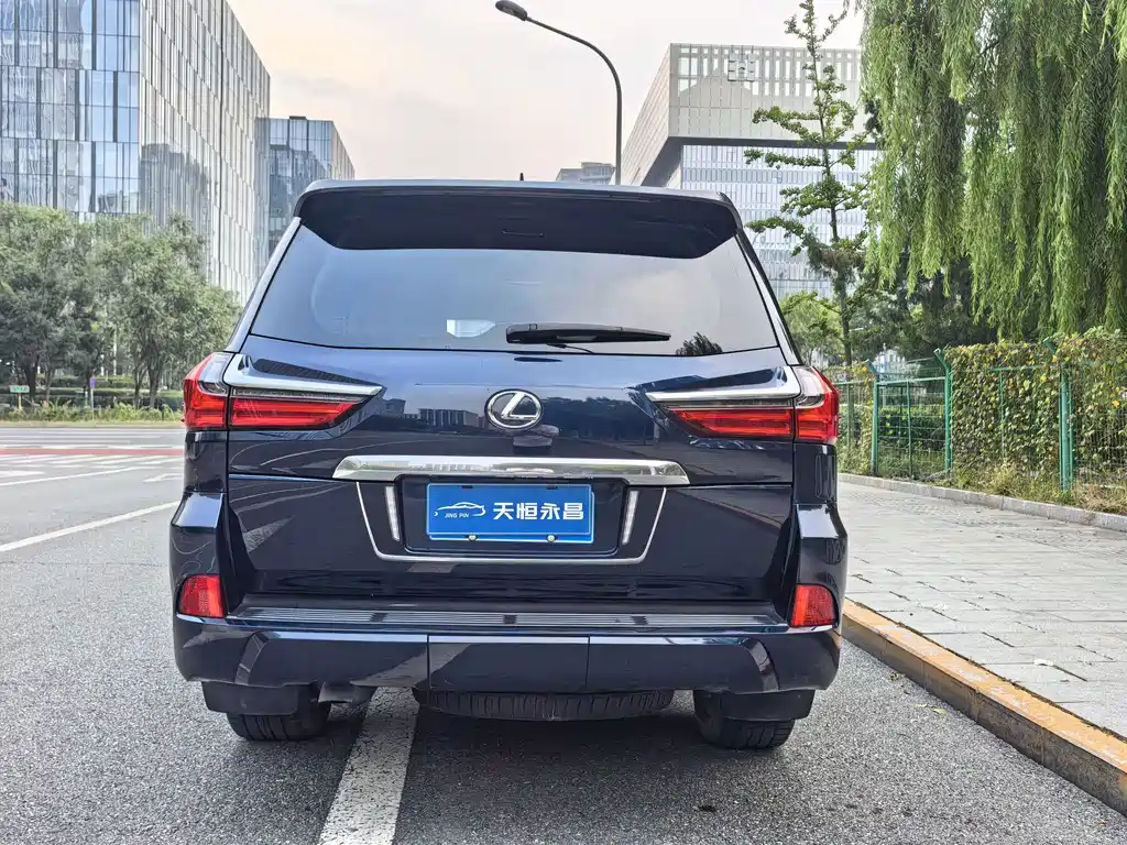 Lexus LX — миниатюра 6