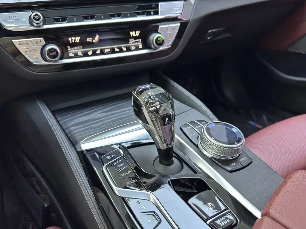 BMW 5 Series — миниатюра 9