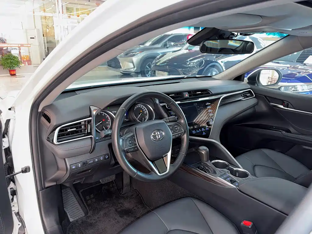 Toyota Camry — миниатюра 7