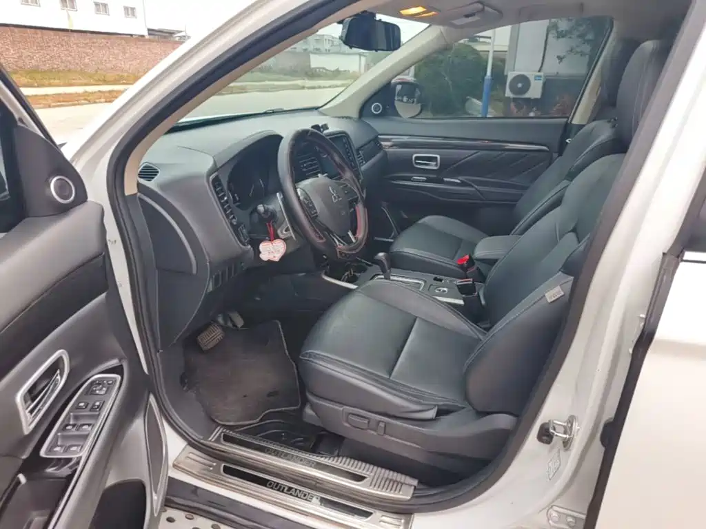 Mitsubishi Outlander — миниатюра 16