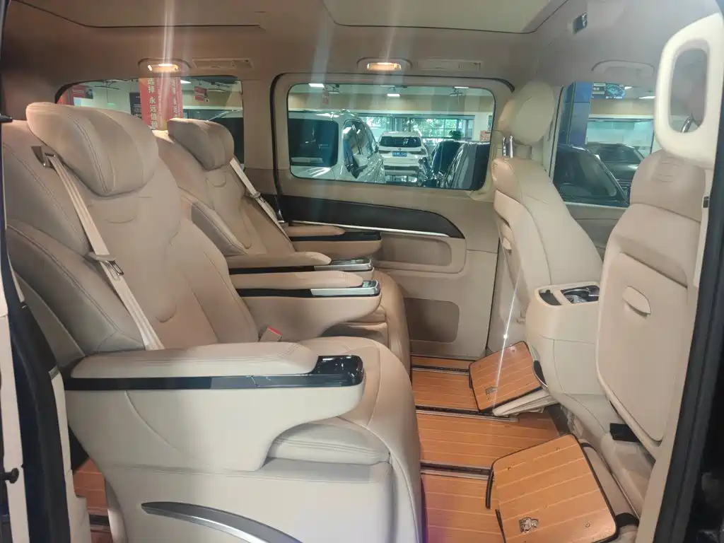Mercedes-Benz V-Class — миниатюра 10